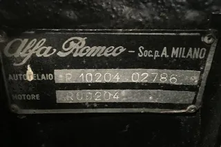 Foto 6 di 10: ALFA ROMEO 2000 Spider Touring  