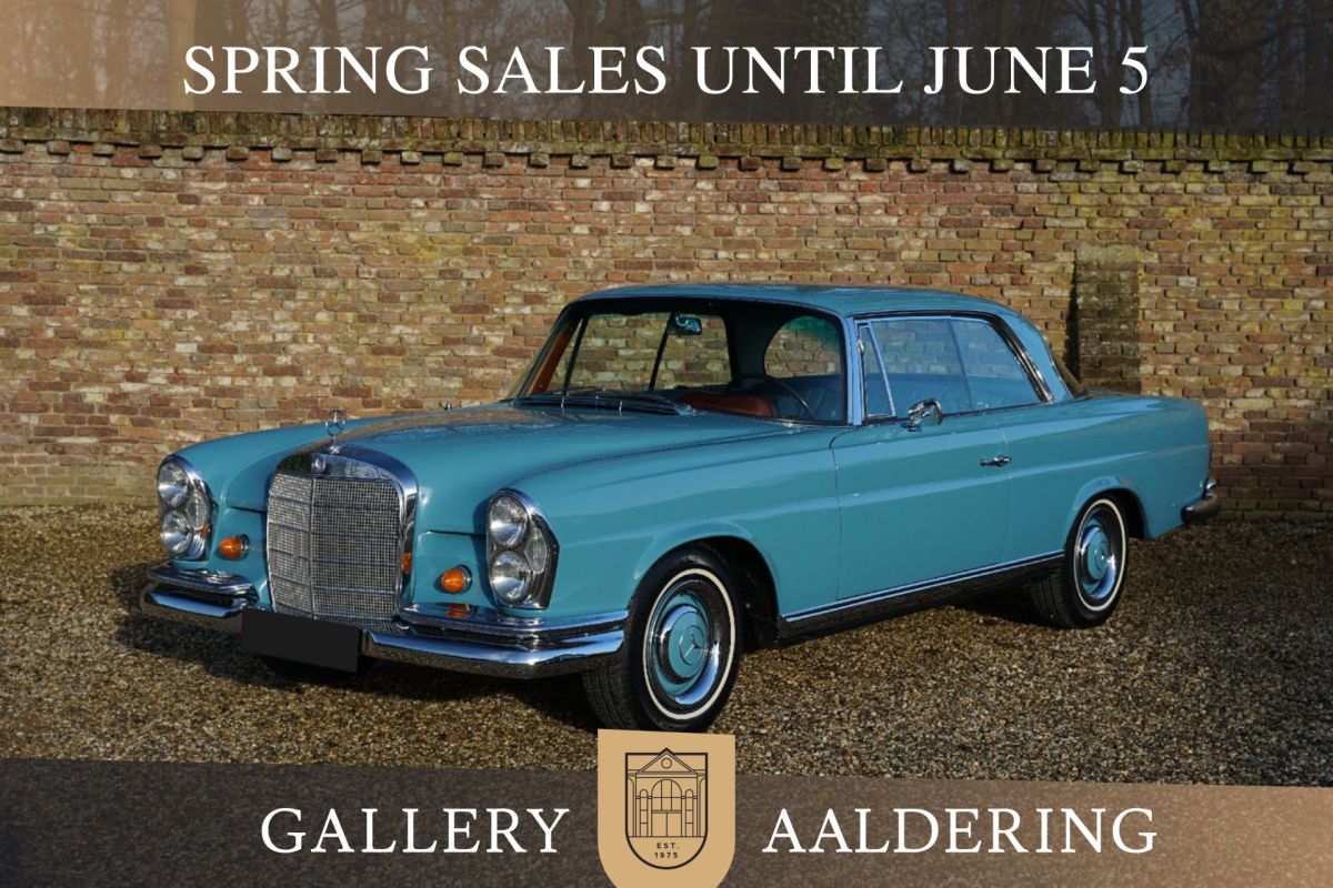 Mercedes-Benz 200-serie 250 SE Coupe "Floor shift automatic" In "Light Blue" with a dark blue leather interior and high-quality lacquered wood trim accented with chrome - "It doesn't get any better 