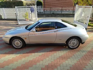 Foto 21 di 30: ALFA ROMEO GTV 2000 V6 modello 916 