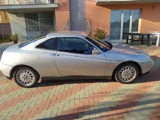 Foto 20 di 30: ALFA ROMEO GTV 2000 V6 modello 916 