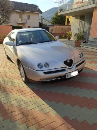 Foto 22 di 30: ALFA ROMEO GTV 2000 V6 modello 916 