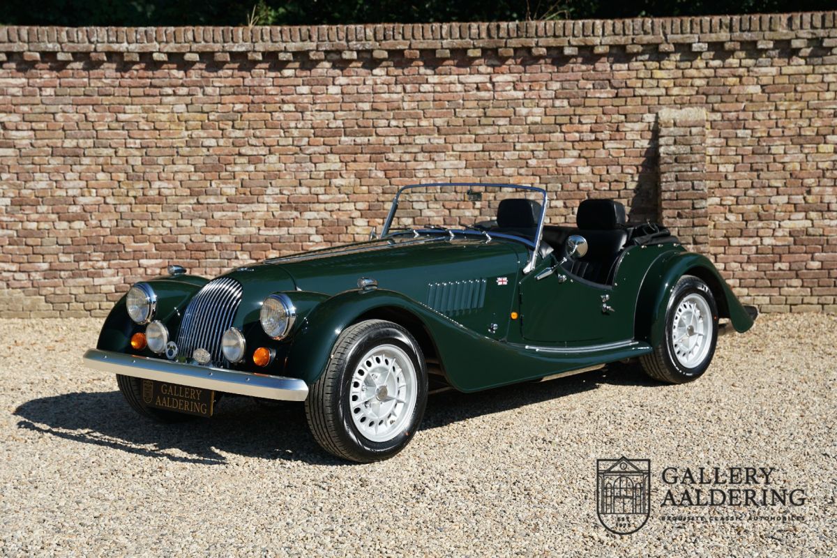 Morgan Plus 8 3.9 V8 "25.500 miles" Low kilometres. Full service history available (Morgan-dealer/specialist), Fully original car, Classic colorscheme "British Racing Green and Black interior, "Clas