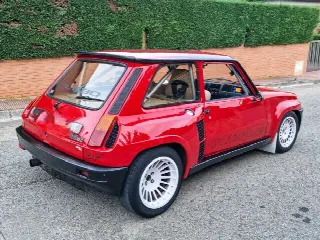 Foto 2 di 10: RENAULT R5 Turbo 2 