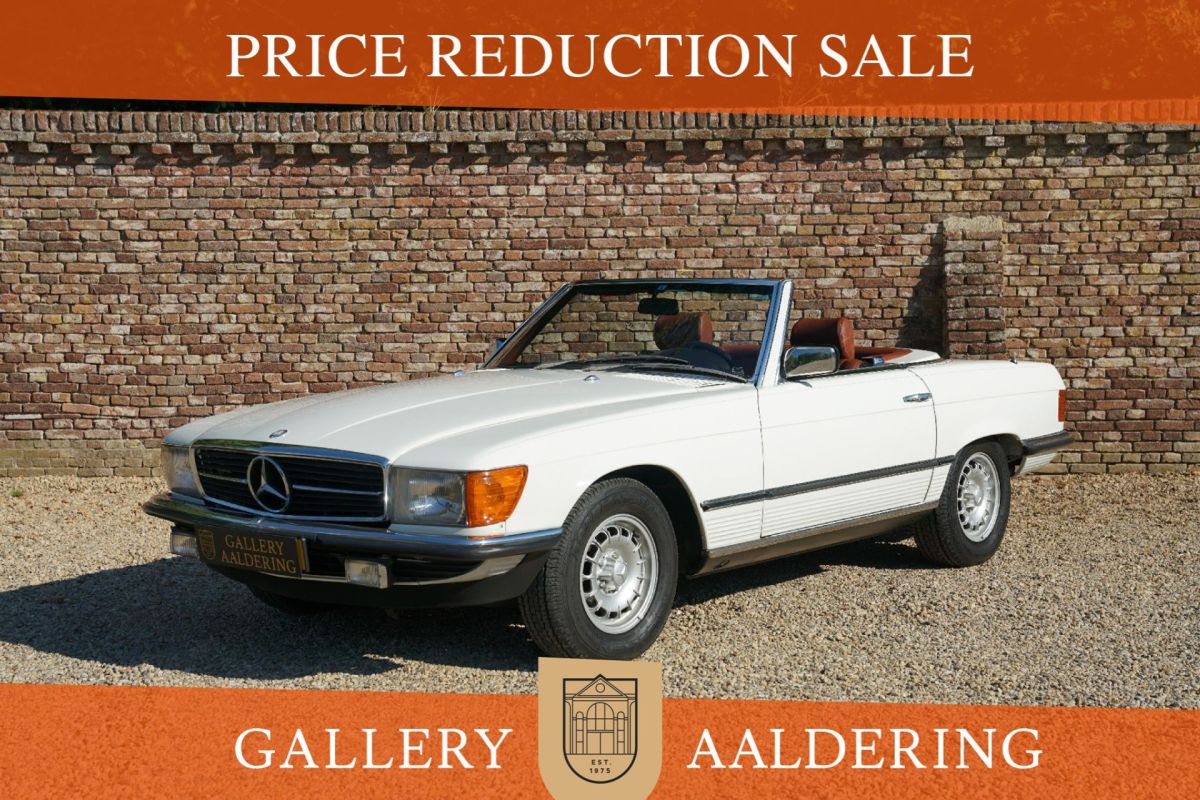 Mercedes-Benz SL-Klasse 380 "41.000 kms" Delivered new in Germany, Just 41000 kilometers in 43 years, Livery in "Classic White over Sienna (redbrown) leather" upholstery, Stunning colour combination