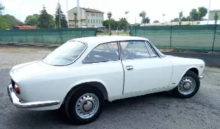 Foto 16 di 25: ALFA ROMEO GT Junior 1300 ii serie