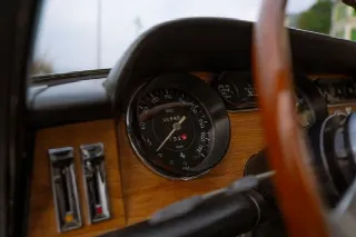 Foto 9 di 21: FERRARI 330 GT 2+2 - Series I ‘Interim’ - 1 of 124 examples built - Ferrari Classiche certificate - **original interior**