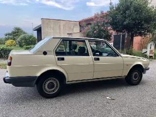 Foto 5 di 9: ALFA ROMEO Giulietta 1.8 Prima serie  