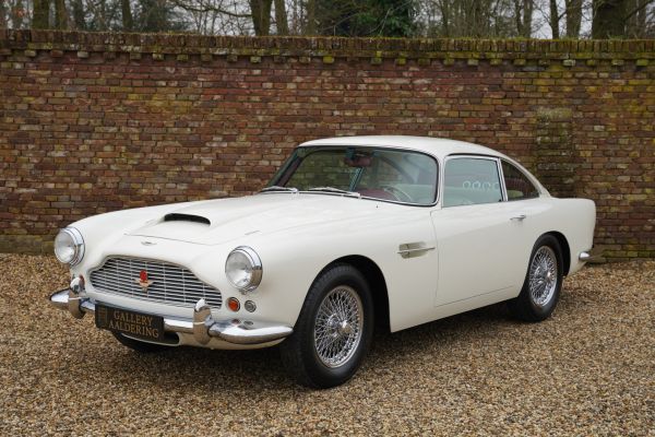 Aston Martin DB4 Series 3 PRICE REDUCTION! Fully restored by Aston Martin Works Service in the UK, Extensive restoration report with photos, Original left-hand drive model, Executed in Dover White o