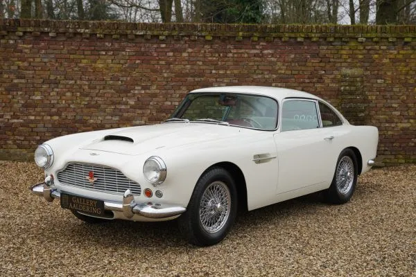 Aston Martin DB4 Series 3 PRICE REDUCTION! Fully restored by Aston Martin Works Service in the UK, Extensive restoration report with photos, Original left-hand drive model, Executed in Dover White o
