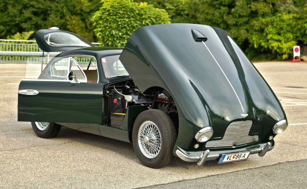 ASTON MARTIN DB2/4 (1953-1959) Coupe 