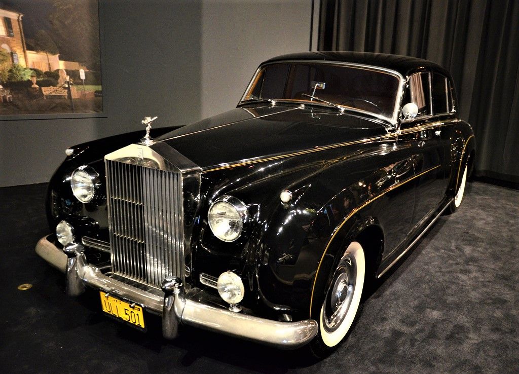 Personaggi e auto da leggenda: ELVIS PRESLEY