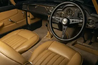 Foto 6 di 6: ASTON MARTIN DB4 Coupe 