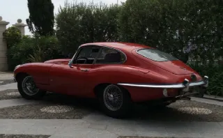 Foto 9 di 16: JAGUAR E-TYPE SII (1967-1971) COUPE 2 POSTI   