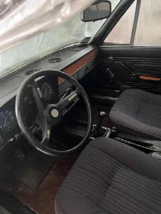 Foto 6 di 8: ALFA ROMEO Alfetta  