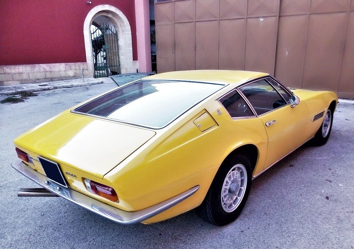 Maserati Ghibli, un gioiello di ingegneria abbinato a un design di grande fascino e ineguagliabile aerodinamicità,  merito di Giorgetto Giugiaro