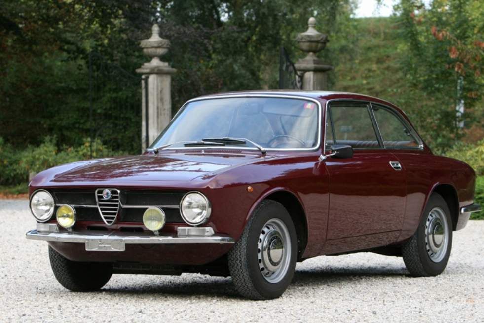 ALFA ROMEO GT 1300 Junior Bertone 