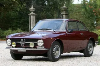 Foto 1 di 5: ALFA ROMEO GT 1300 Junior Bertone 