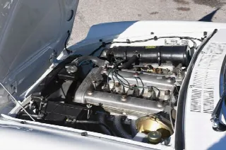 Foto 2 di 4: ALFA ROMEO Duetto 1300
