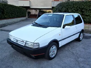 Foto 1 di 7: FIAT Uno Turbo i.e.  