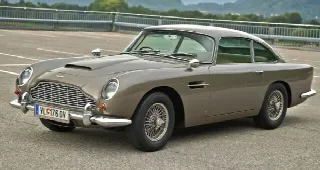Foto 4 di 6: ASTON MARTIN DB5  