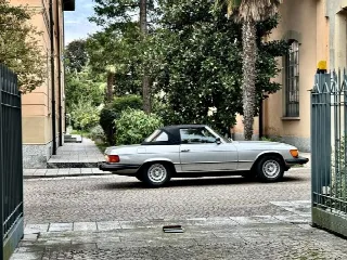 Foto 1 di 17: MERCEDES-BENZ SL(1971-1989) 450