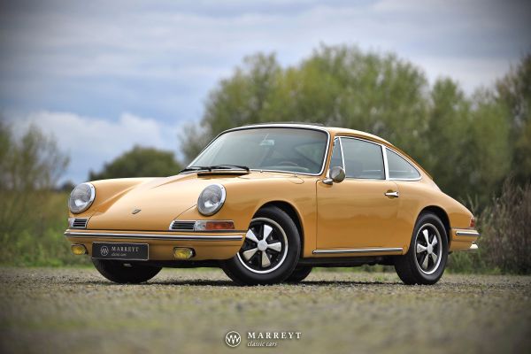 PORSCHE 911 SWB - Sunroof Coupé - Restored 