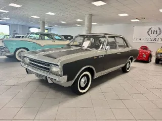 Foto 1 di 32: OPEL Rekord 1.9 C Lusso Automatic/Clima 
