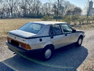 Foto 2 di 5: ALFA ROMEO 75 1.8 Carburatori 