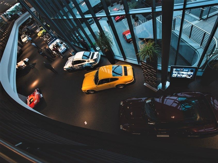 Asta da Record : Porsche celebra i 70 anni - UN'AUTOMOBILE TUTTA D'ORO 