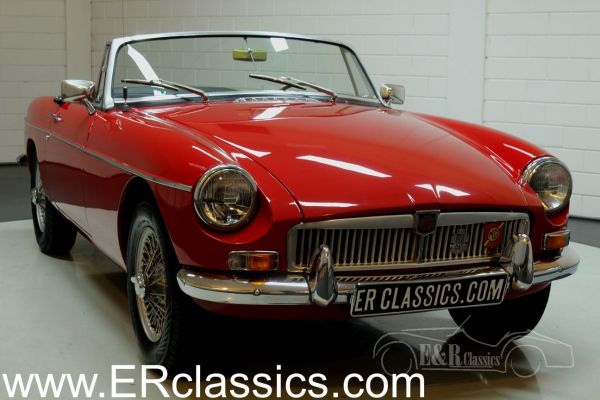 MG B Cabriolet 1965 wire wheels steel dashboard 