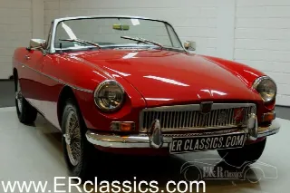Foto 1 di 8: MG B Cabriolet 1965 wire wheels steel dashboard 