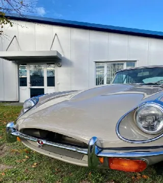 Foto 4 di 7: JAGUAR E-TYPE SII (1967-1971) FHC Serie 2 LHD 4,2 