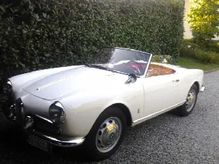 Foto 5 di 6: ALFA ROMEO Giulietta Spider 