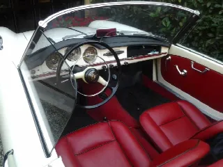 Foto 4 di 6: ALFA ROMEO Giulietta Spider 