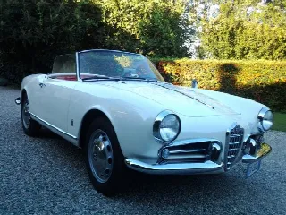 Foto 1 di 6: ALFA ROMEO Giulietta Spider 
