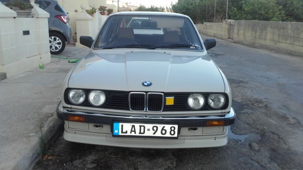 BMW 316 BMW E30 18 horse power 4 doors Price 8,000 Euros milage 074496 