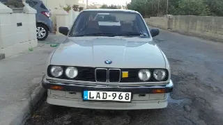 Foto 1 di 1: BMW 316 BMW E30 18 horse power 4 doors Price 8,000 Euros milage 074496 