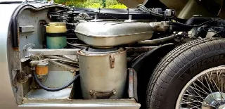 Foto 8 di 17: JAGUAR E-TYPE SII (1967-1971) 4.2 Fixed Head Coupe 