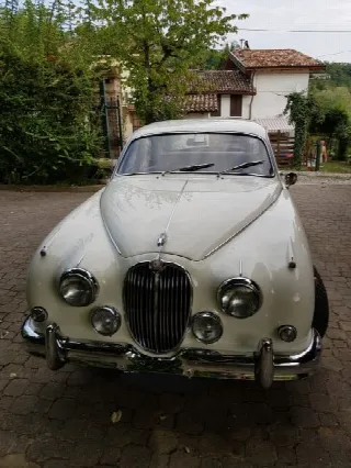 Foto 1 di 9: JAGUAR MKII   