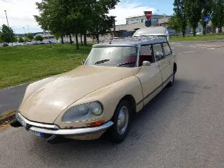 Foto 2 di 4: CITROEN DS ID 19 Station Wagon 8 posti   