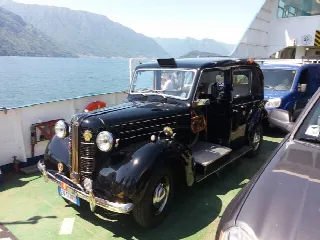 Foto 3 di 6: AUSTIN FX3 London black cab   