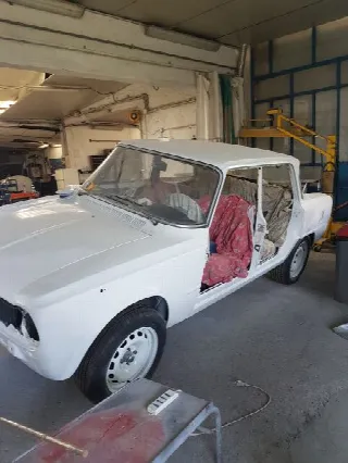 Foto 2 di 19: ALFA ROMEO Giulia 1300 TI 