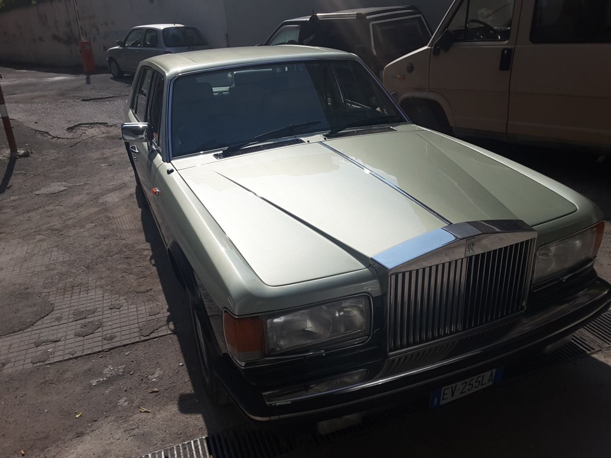 ROLLS ROYCE Silver spirit 