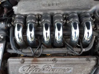 Foto 4 di 8: ALFA ROMEO 164 V6 Turbo  