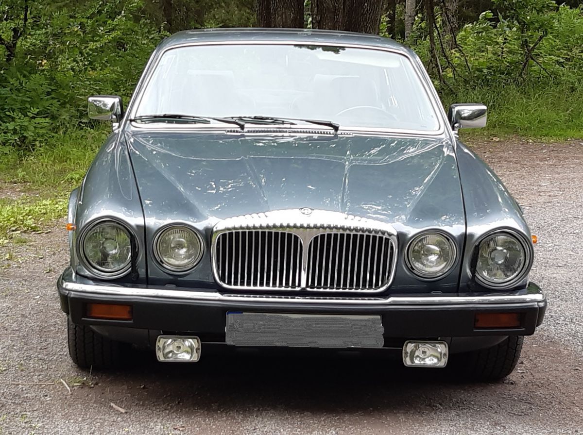 DAIMLER DoubleSix Series 3 