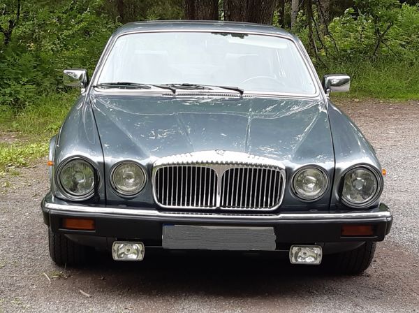 DAIMLER DoubleSix Series 3 