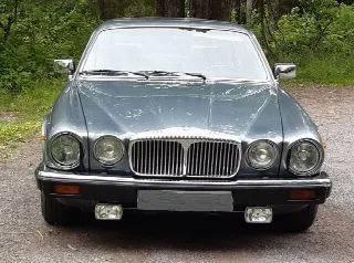 Foto 1 di 8: DAIMLER DoubleSix Series 3 