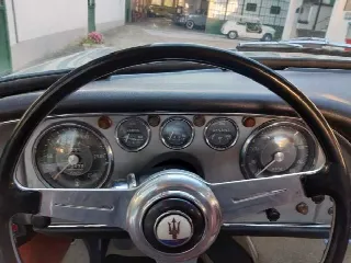 Foto 15 di 30: MASERATI 3500  GTi Coupè Touring 