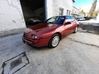 Foto 3 di 9: ALFA ROMEO GTV V6 TURBO  