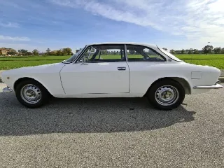 Foto 4 di 8: ALFA ROMEO GTV GTV 2000 